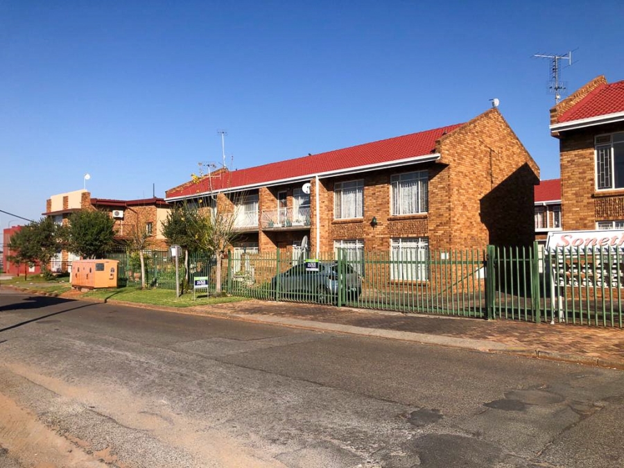 2 Bedroom Property for Sale in Potchefstroom North West